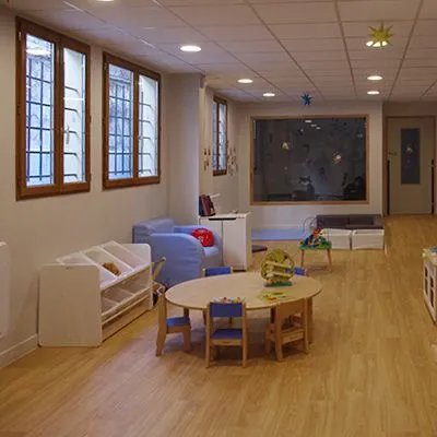 Salle de vie micro-crèche Léon