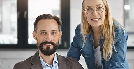 Homme et femme au travail