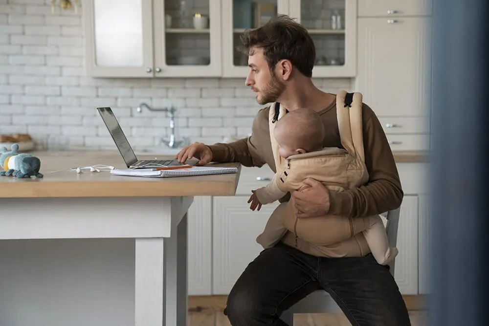 jeune-papa-qui-travaille