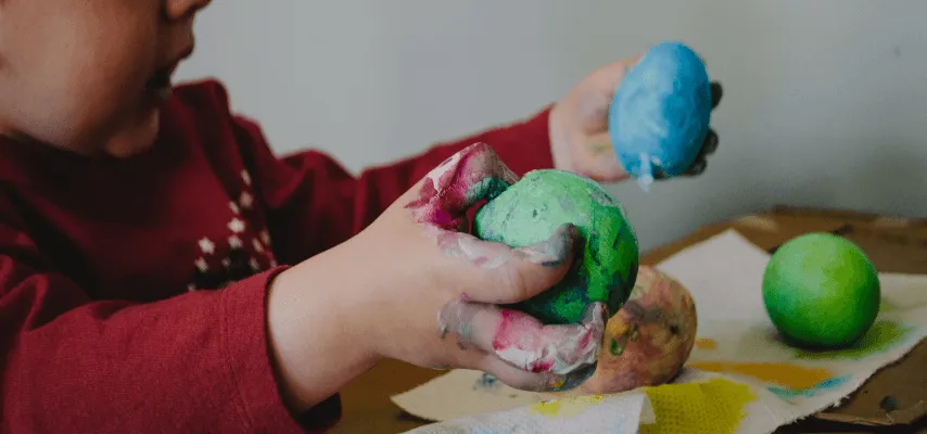 Idées activités en crèche : guide complet pour l'éveil et le développement des enfants